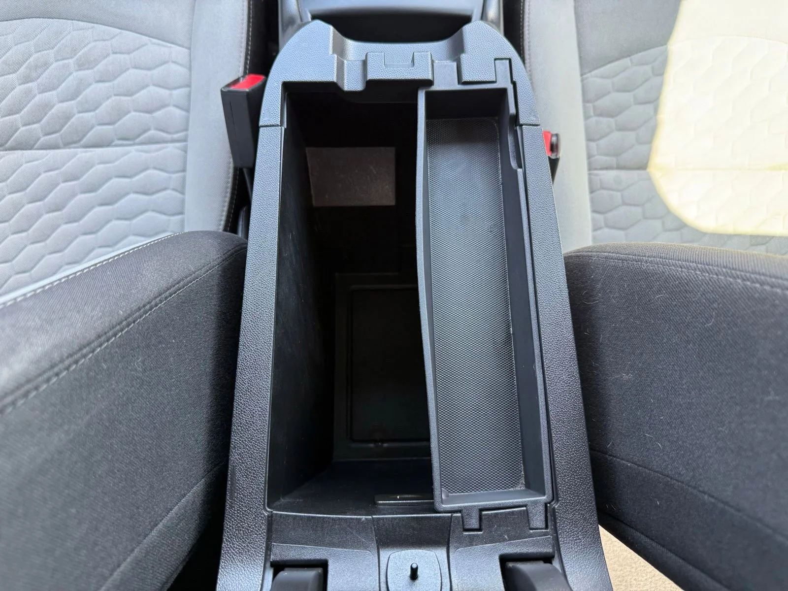 2021 Chevrolet Equinox LS - Photo 27