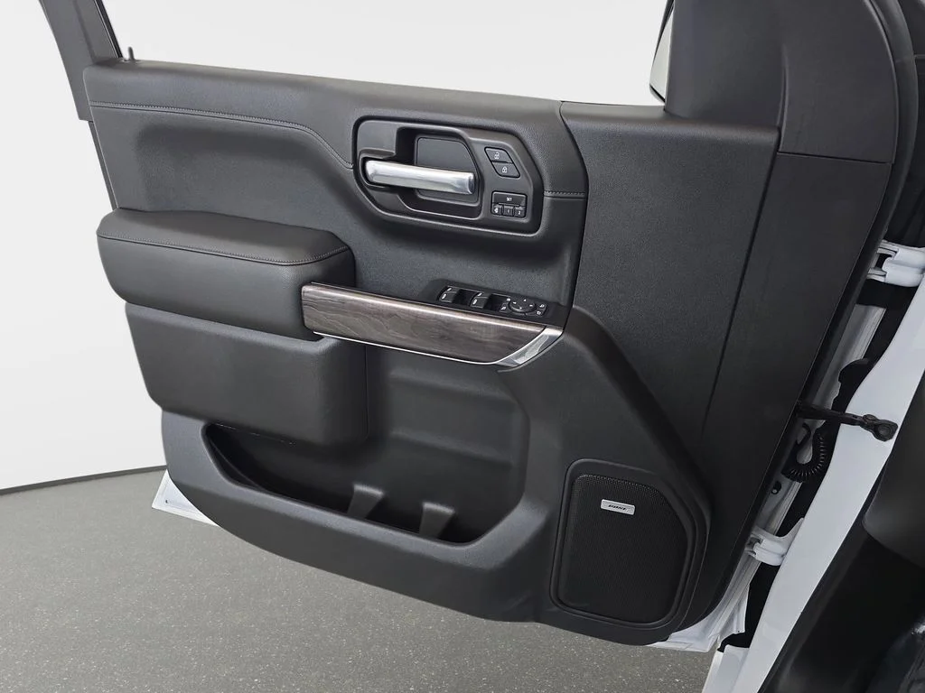 Used 2020 Iridescent Pearl Tricoat Chevrolet LTZ image 29