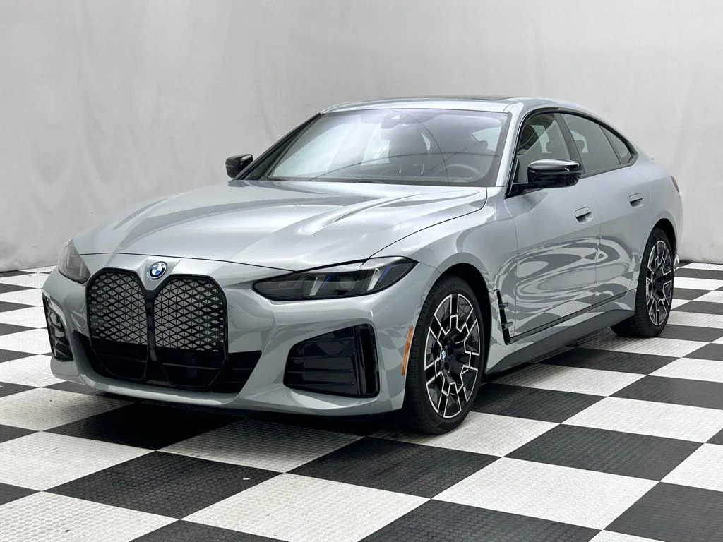 Used 2025 Gray BMW xDrive40 image 4