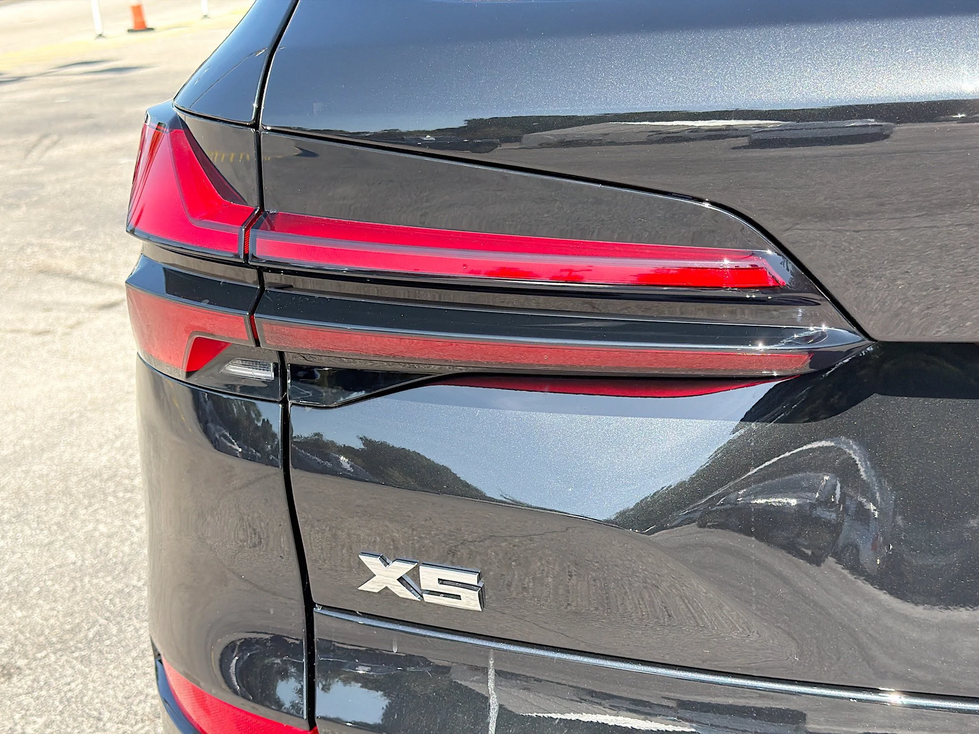 New 2026 Black Sapphire Metallic BMW M60i image 11
