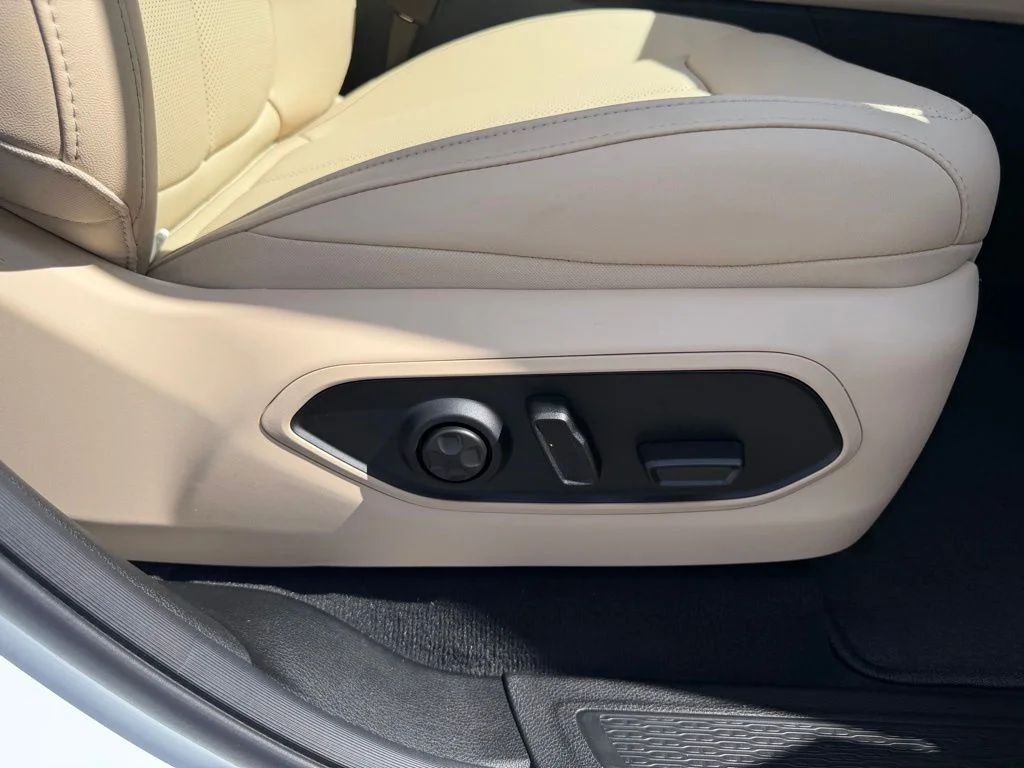New 2026 White Jeep Limited image 32