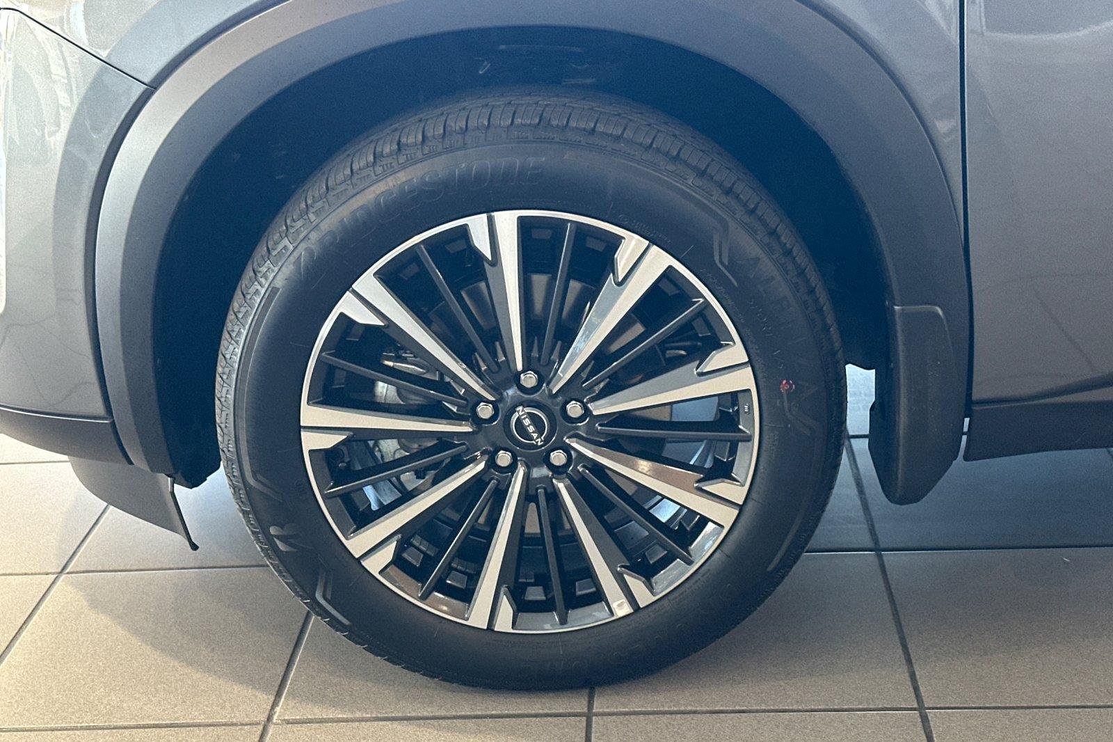New 2026 Gun Metallic Nissan Platinum image 25