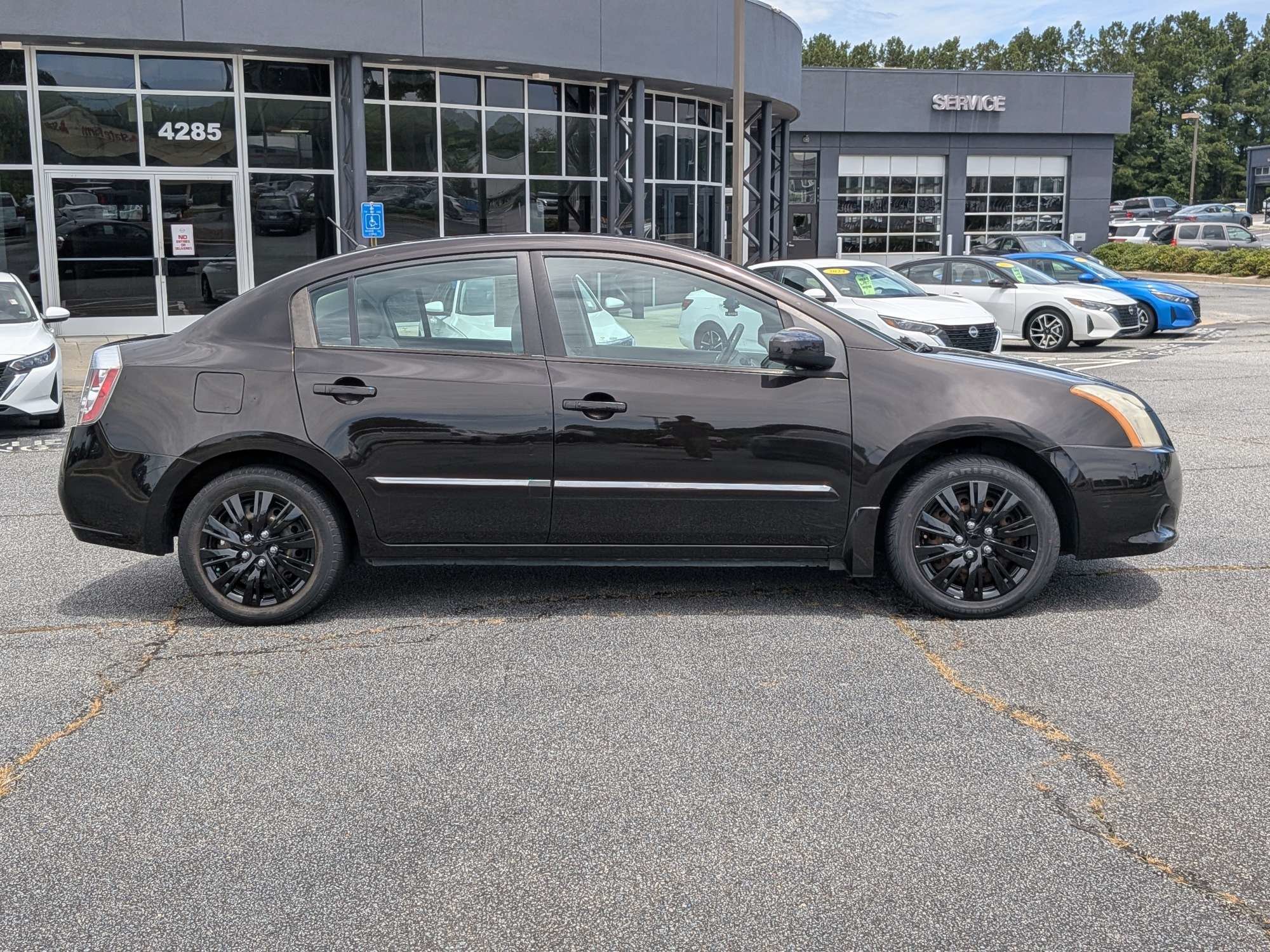 Used 2010 Black Nissan 2.0 S image 2