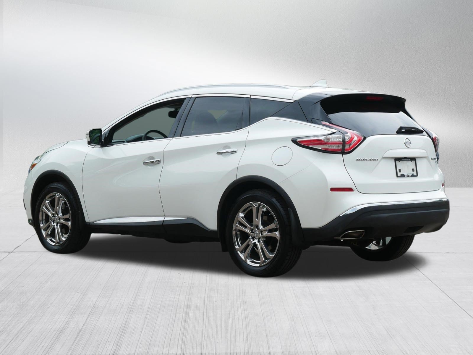 Certified Used 2017 Pearl White Nissan Platinum image 5