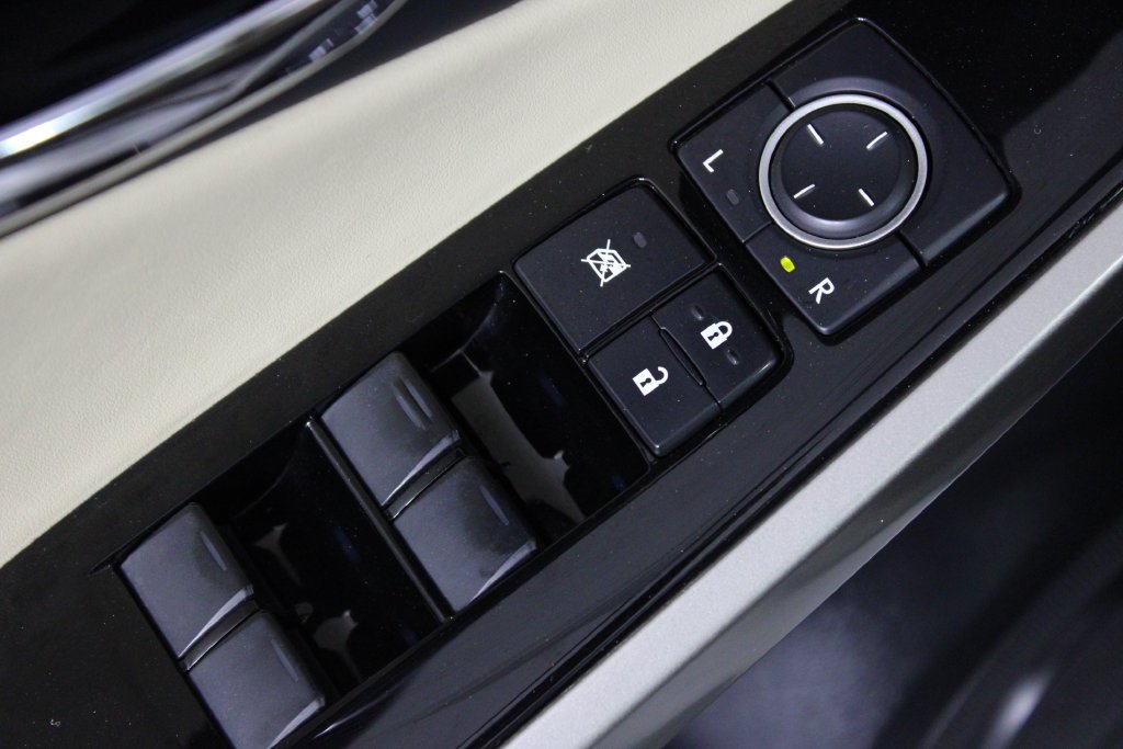 Used 2015  Lexus 250 image 22