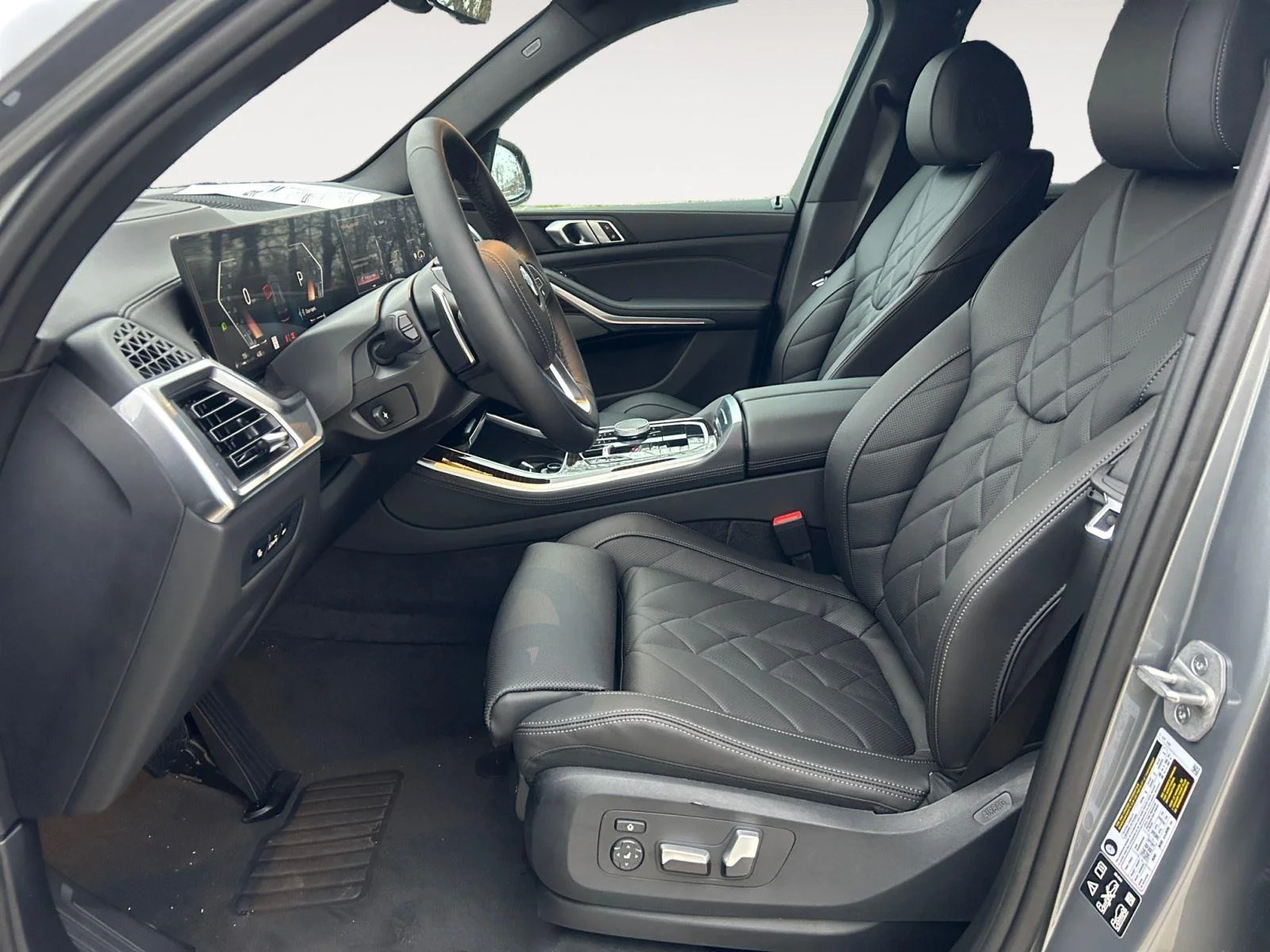Used 2024 Skyscraper Grey Metallic BMW xDrive40i image 10