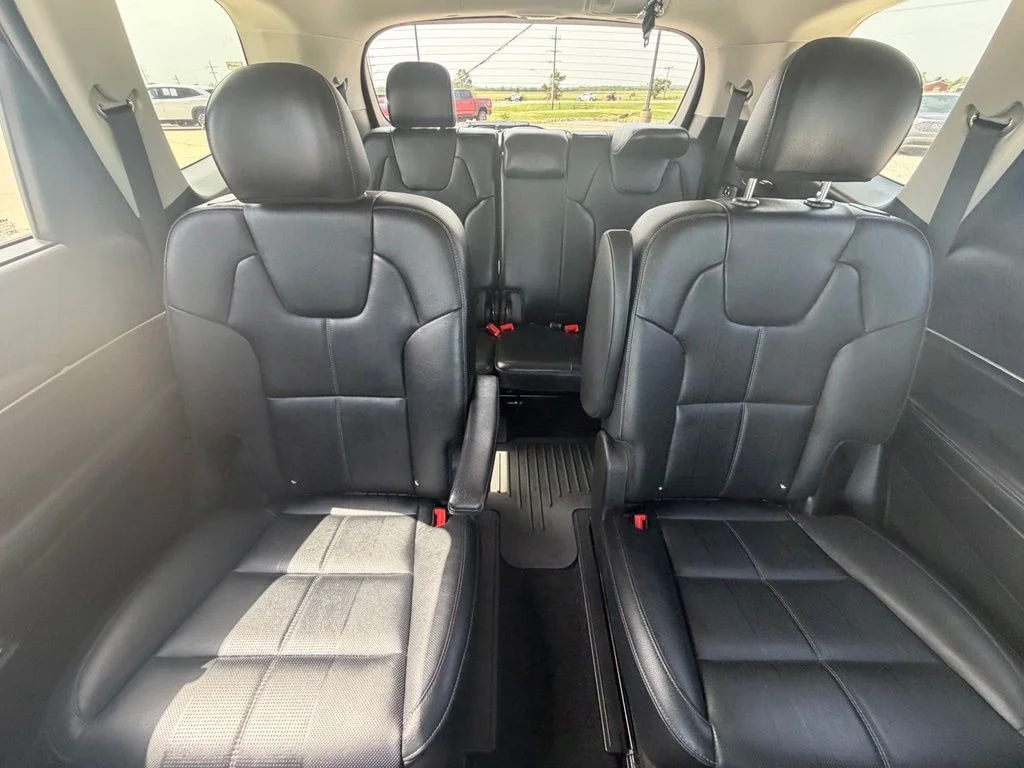 Used 2022 Black Kia EX image 22