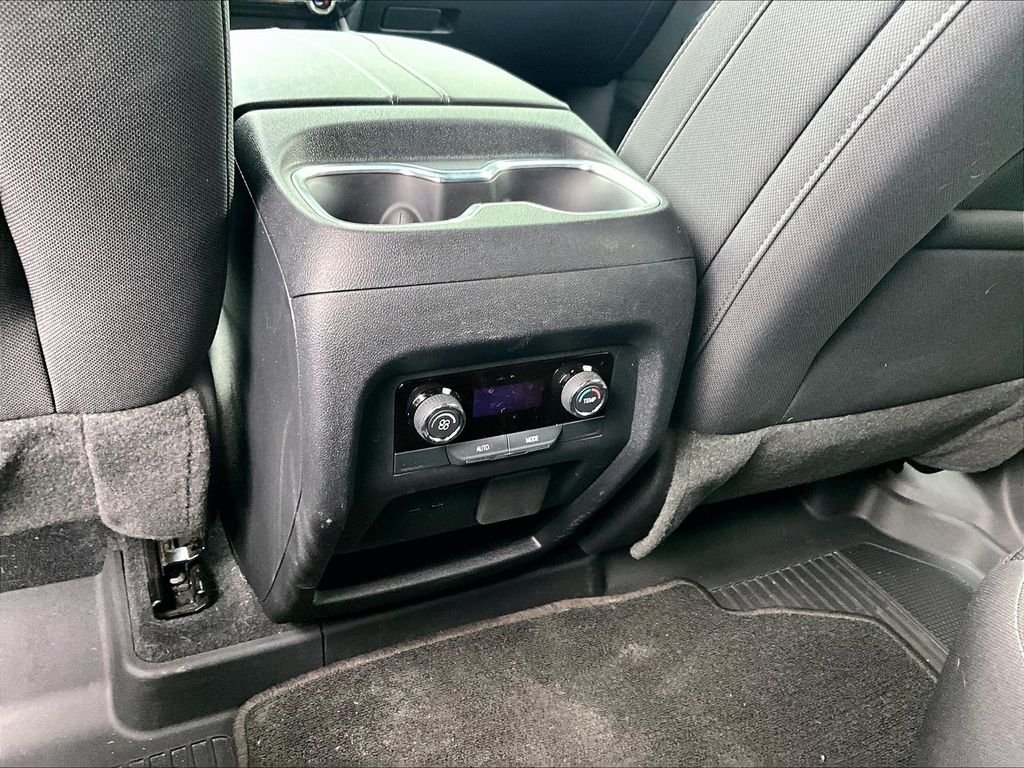 Used 2024 Summit White Chevrolet  image 28