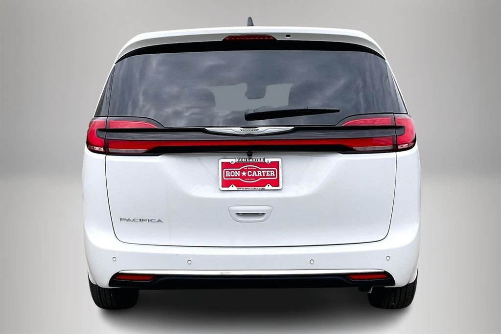 New 2026 Chrysler Pacifica Select 4D Passenger Van