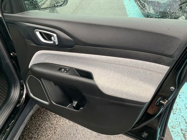 Used 2022 Black Jeep Latitude Lux image 13