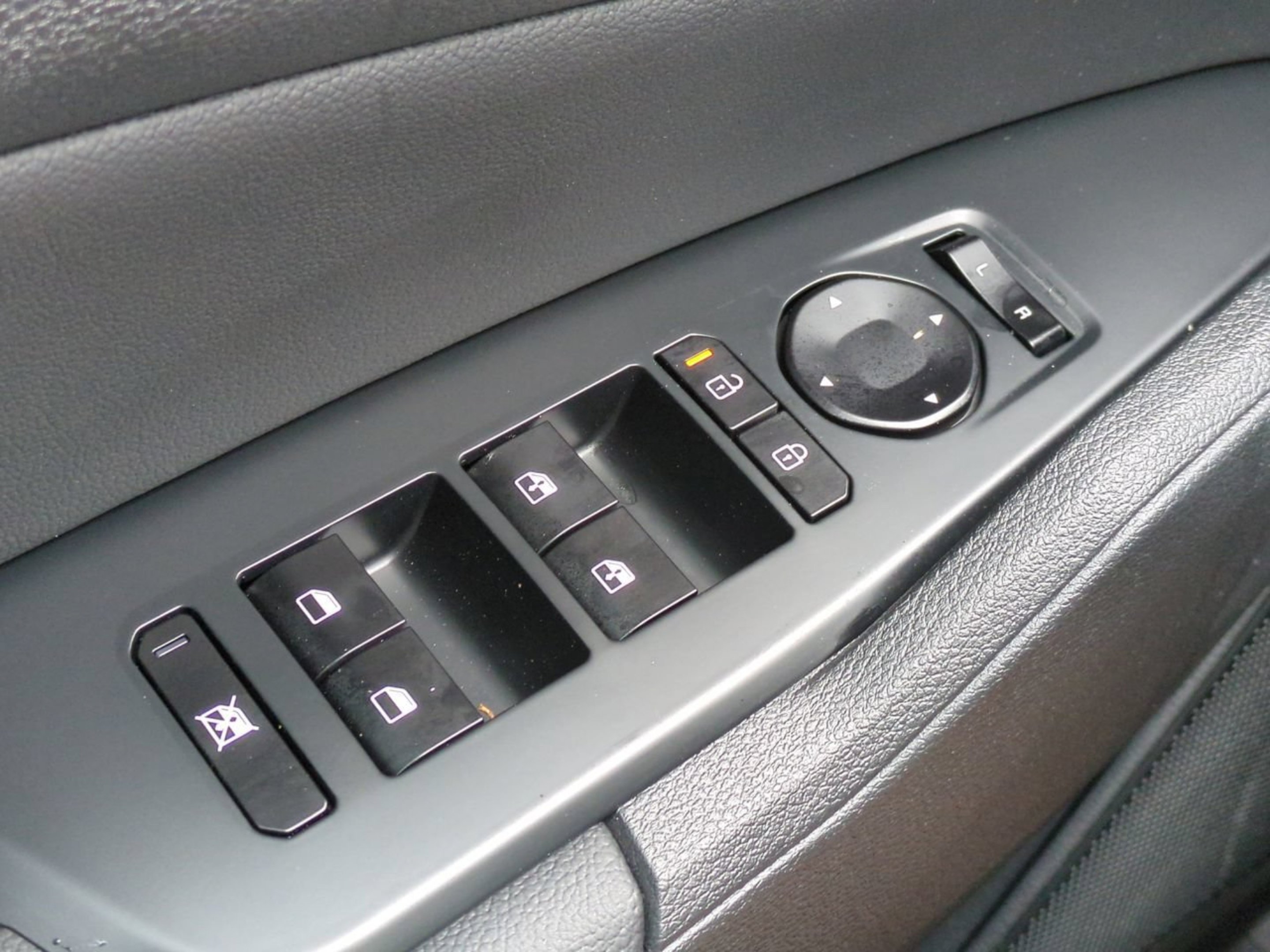 New 2026 Glacial White Pearl Kia EX image 28