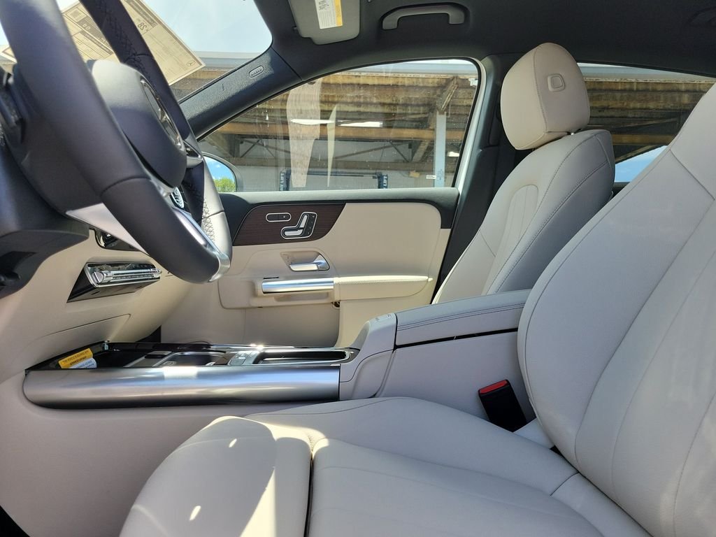 New 2026 Polar White Mercedes-Benz GLA 250 image 21