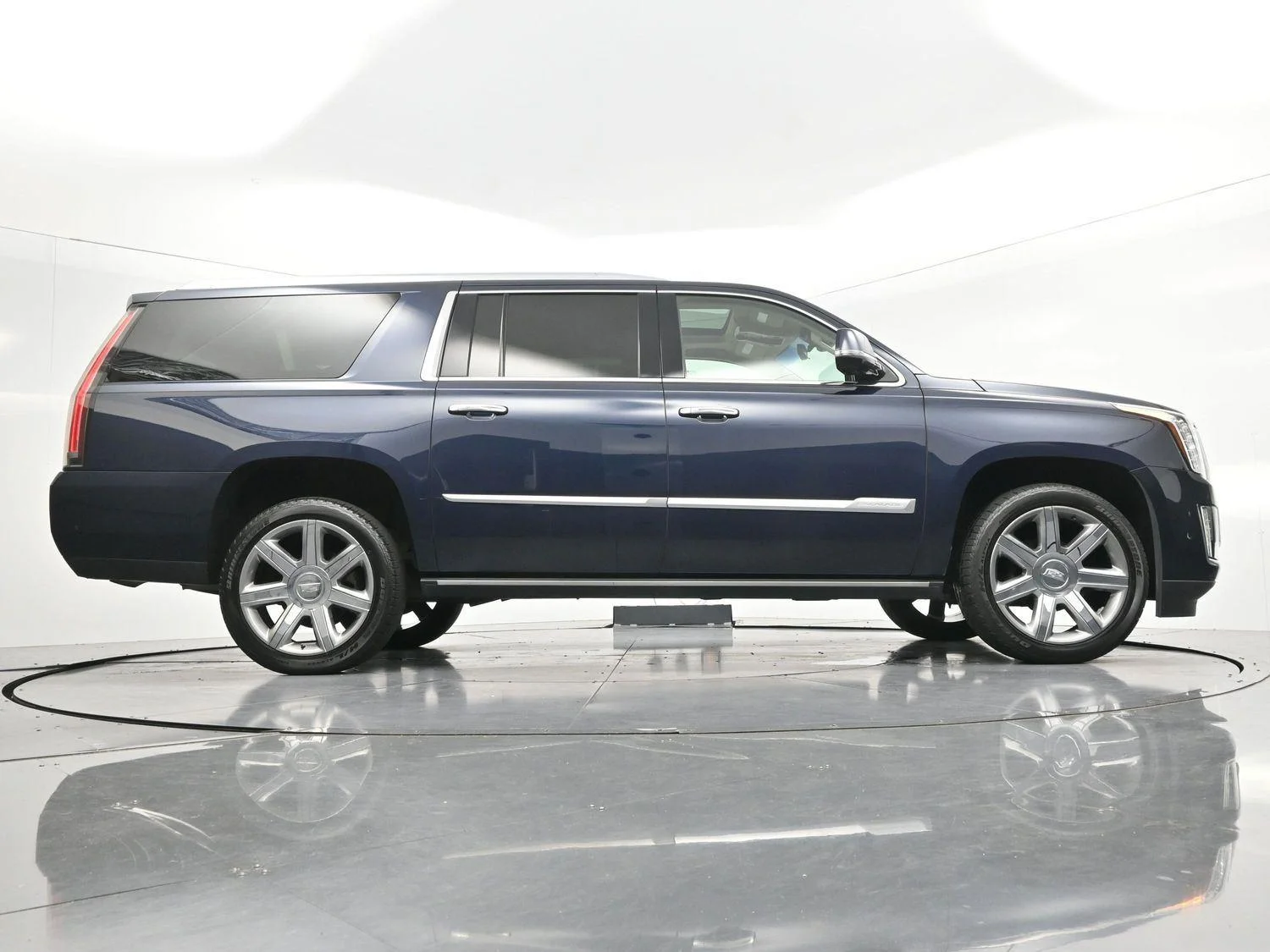 Used 2019 DARK ADRIATIC BLUE METALLIC Cadillac Premium Luxury image 55