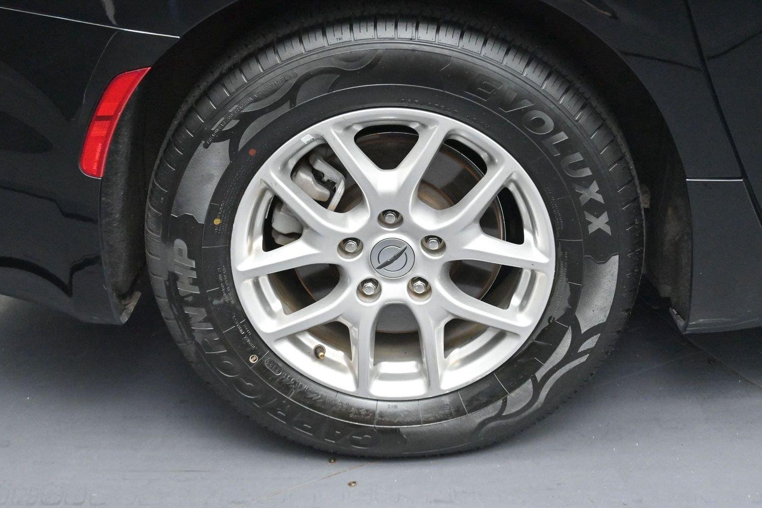 Used 2025 Diamond Black Crystal Pearlcoat Chrysler Select image 35