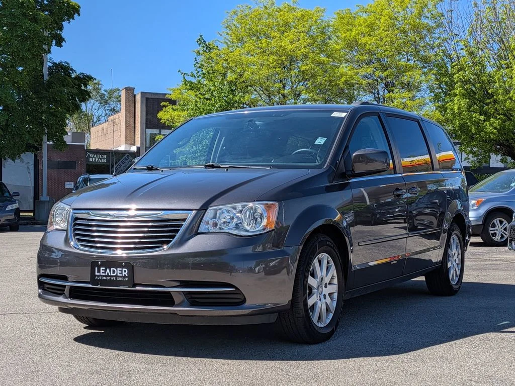 Used 2015 Gray Chrysler LX image 3