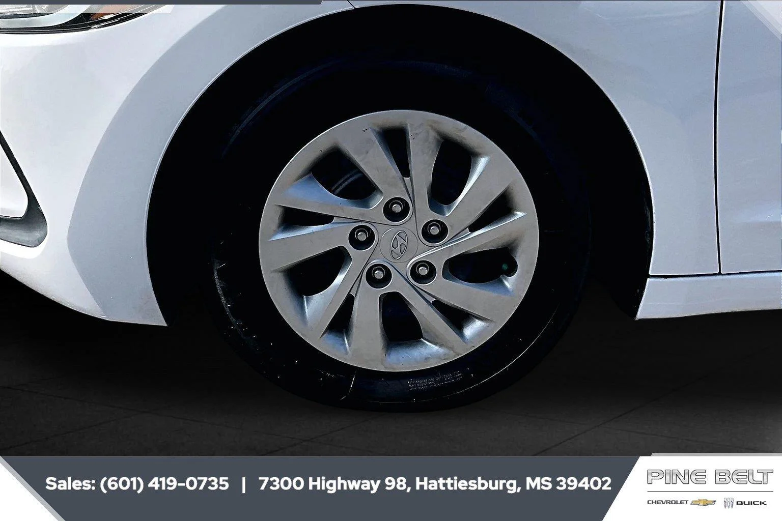 Used 2017 Quartz White Pearl Hyundai SE image 7