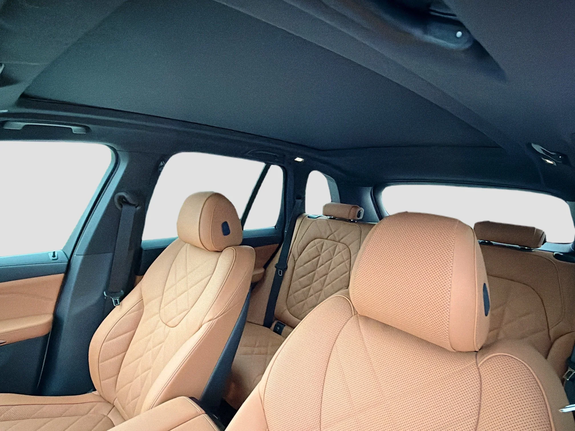New 2026 Mineral White Metallic BMW xDrive40i image 27