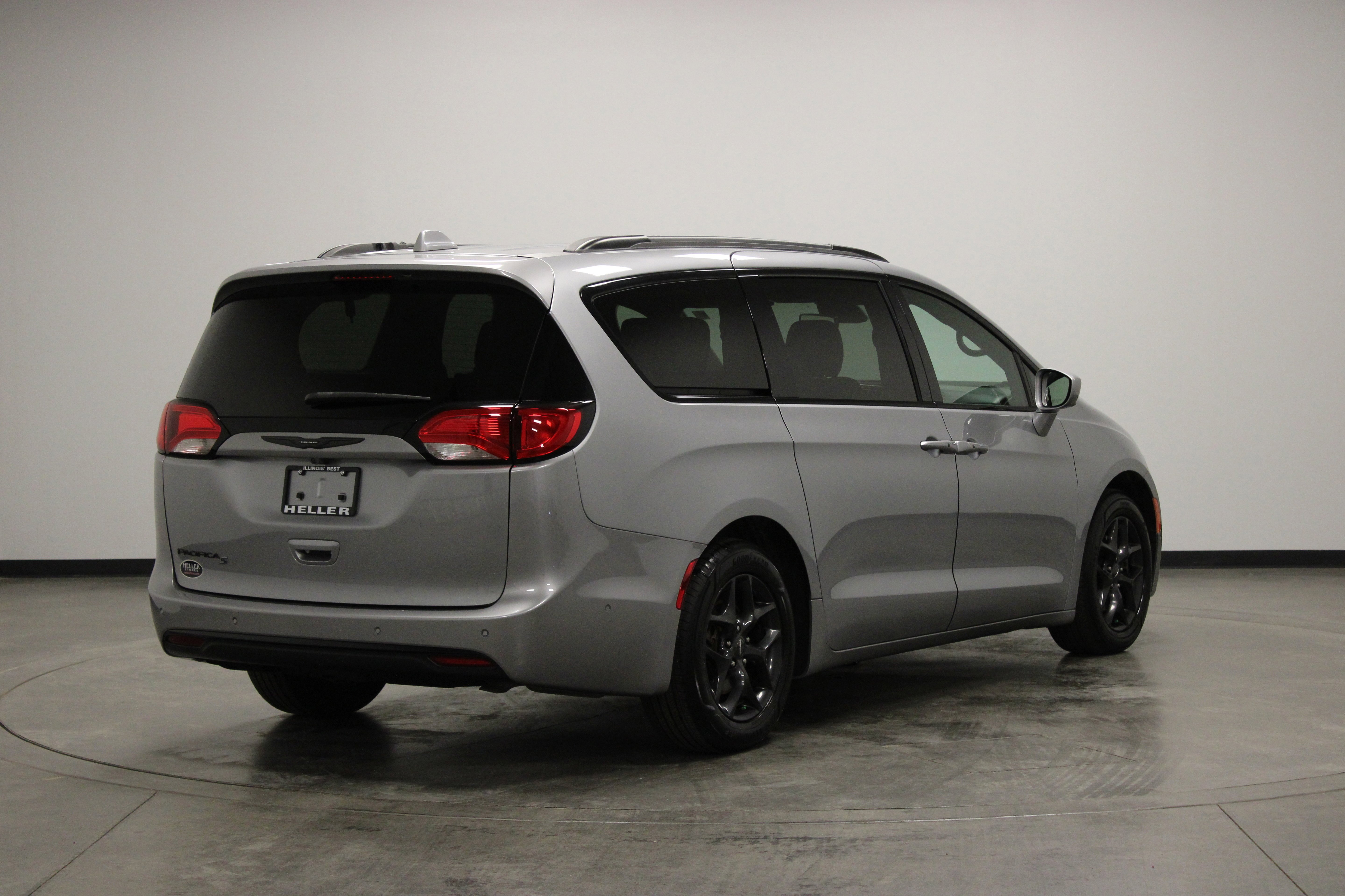 Used 2020 Billet Silver Metallic Clearcoat Chrysler Touring L Plus image 8