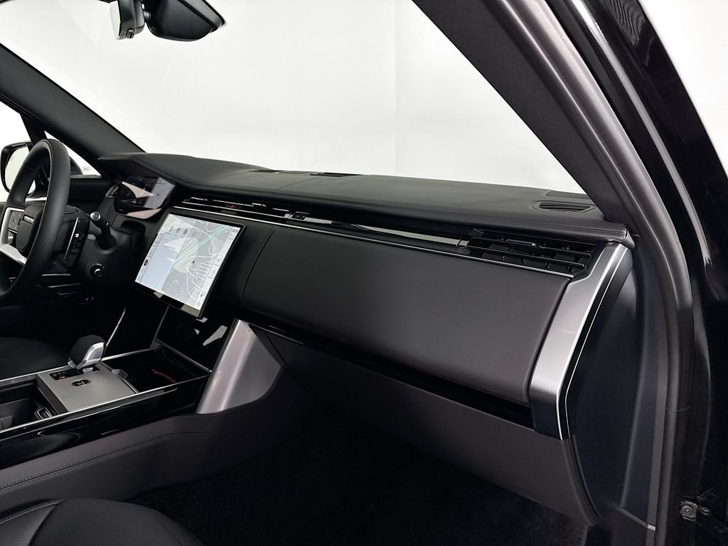 New 2026 Santorini Black LAND ROVER SE LWB 7-Seats / V8 image 31