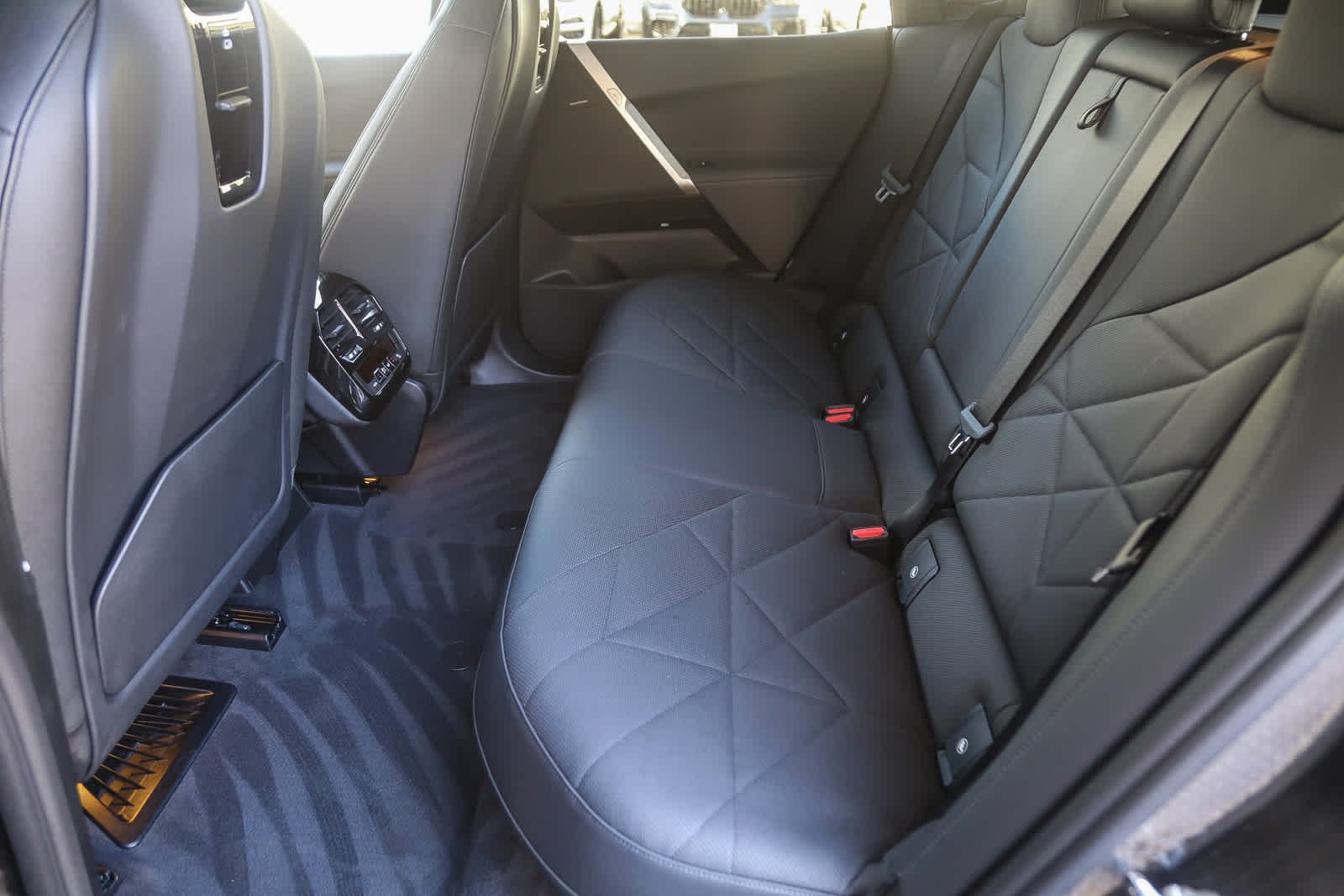 2025 BMW iX 50 - Photo 15