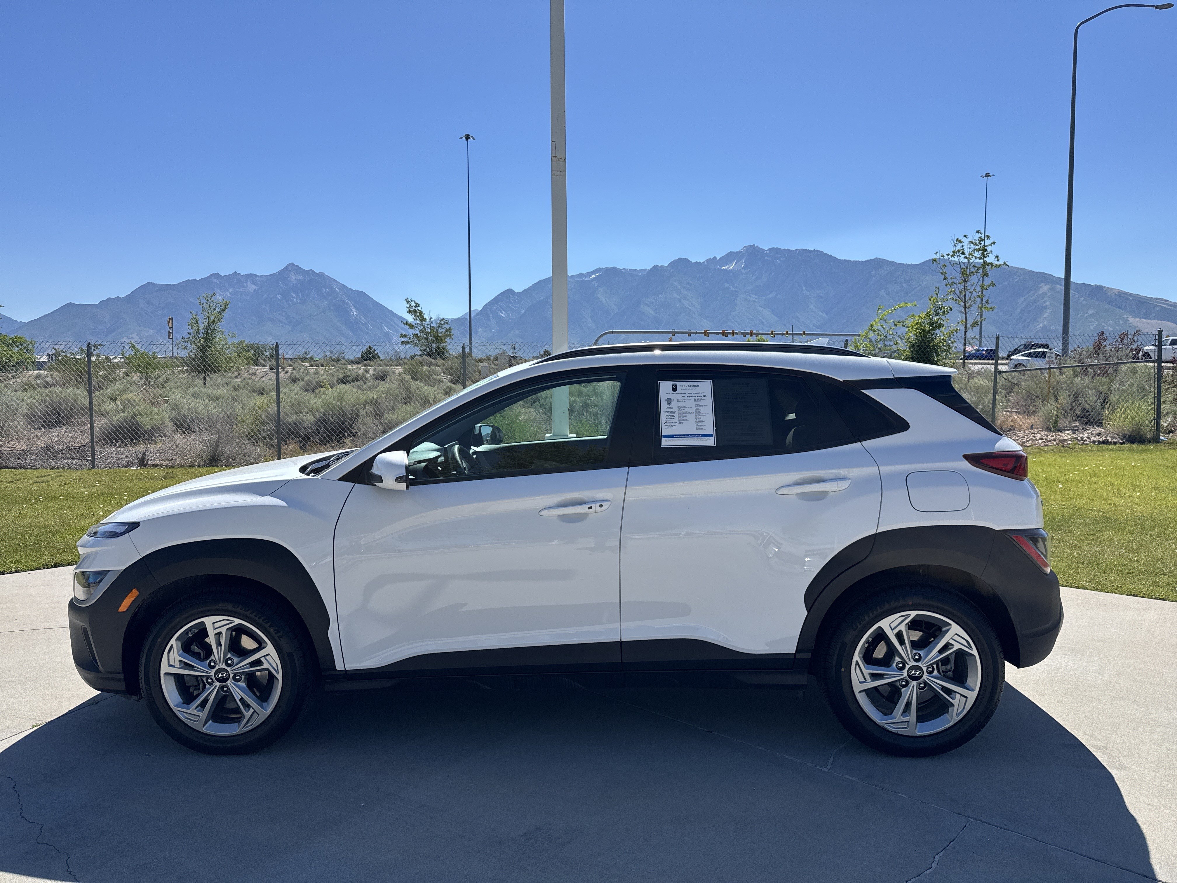 Used 2023 White Hyundai SEL image 2