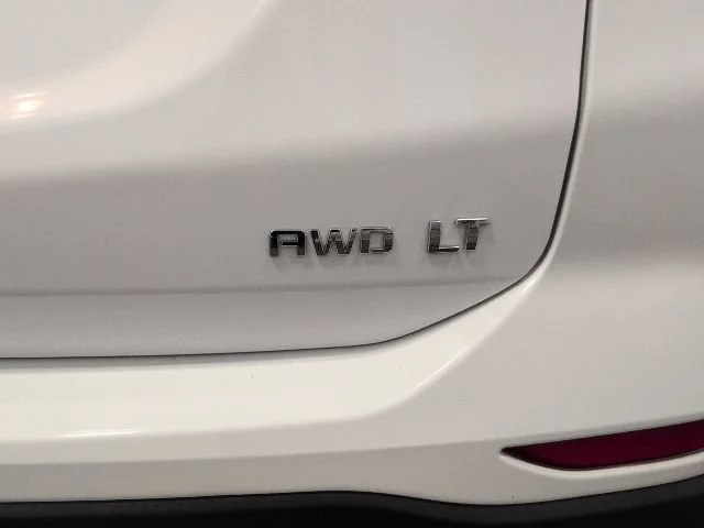 Used 2022 Summit White Chevrolet LT image 34