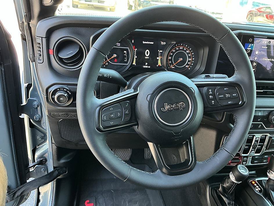 Used 2025 Anvil Clearcoat Jeep Rubicon image 14