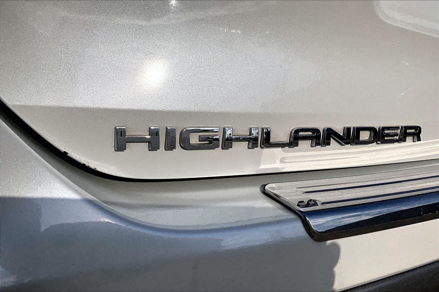 Used 2020 Blizzard Pearl Toyota Hybrid Platinum image 30