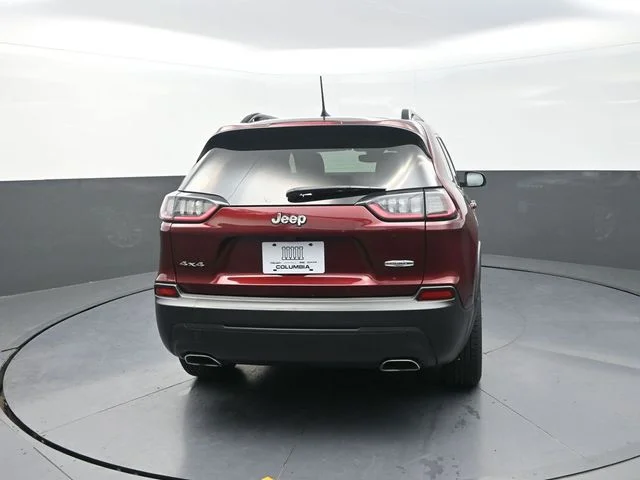 Used 2022 Red Jeep Latitude Lux image 9