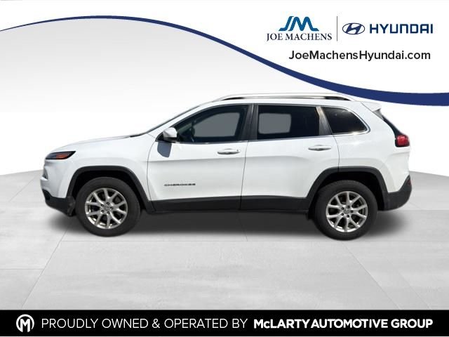Used 2017 White Jeep Latitude image 2