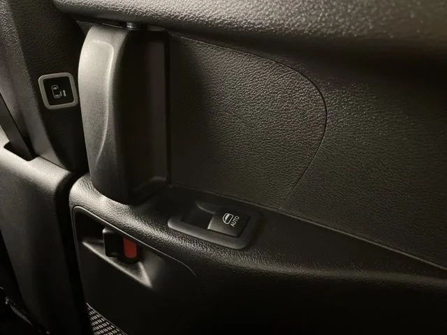 2025 Chrysler Pacifica Select - Photo 15