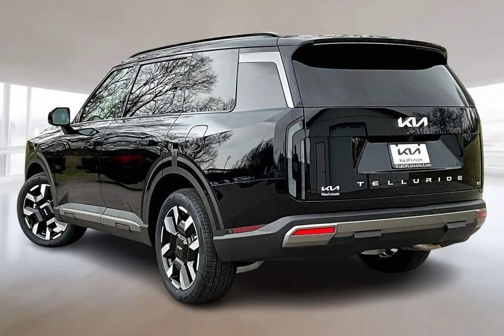 New 2027 Ebony Black Kia S image 3