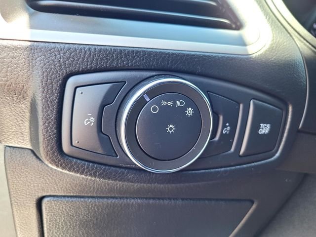Used 2022 Silver Ford SEL image 15