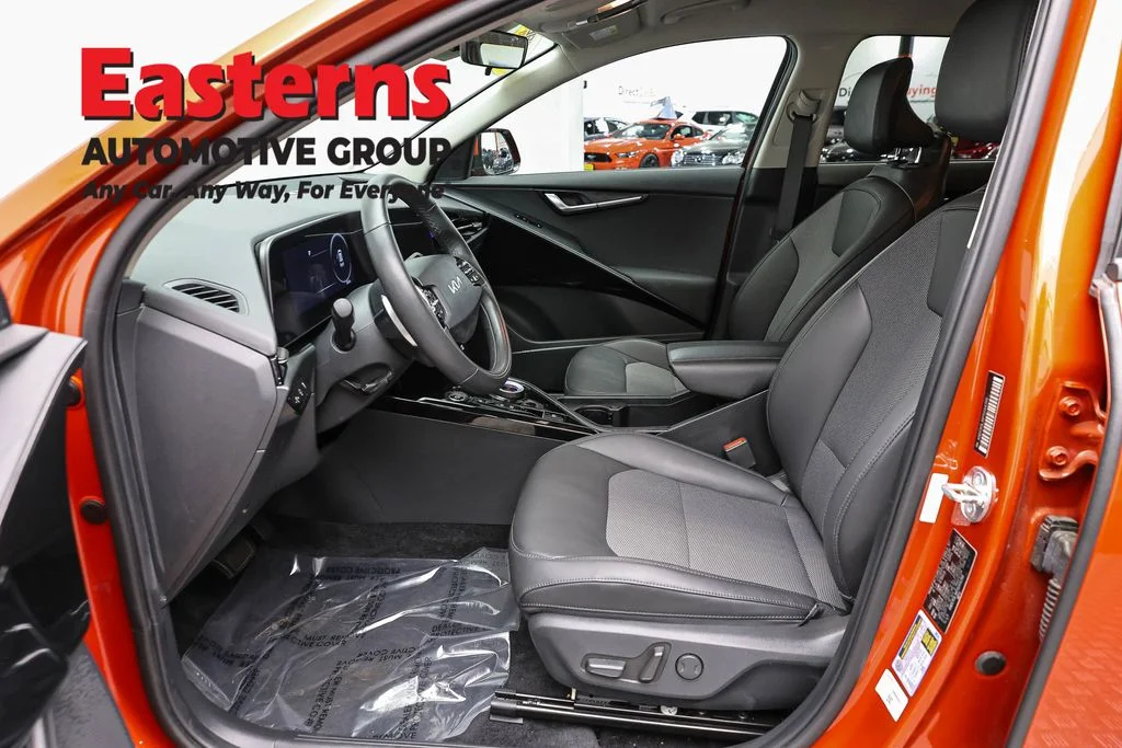 Used 2023 Red Kia Wind image 14