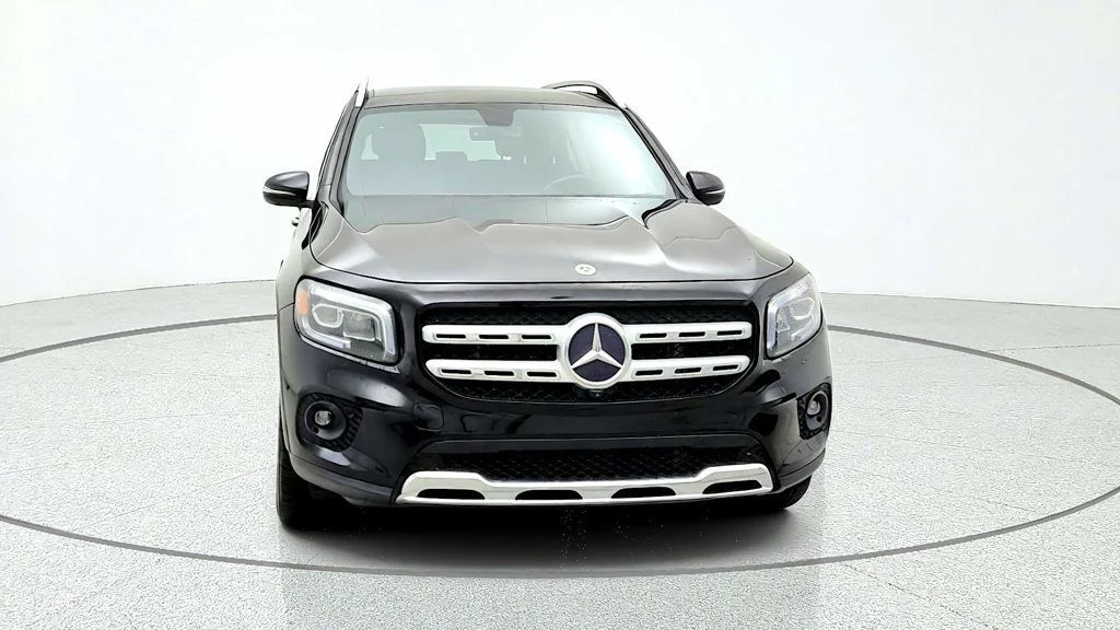 Used 2020 Night Black Mercedes-Benz GLB 250 4MATIC® SUV w/ Premium Pkg, Surround View & Panorama Roof image 2