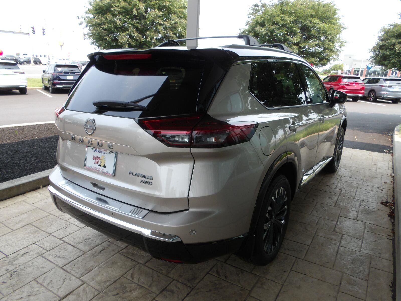 New 2026 Champagne Silver Metallic / Super Black Two-tone Nissan Platinum image 7