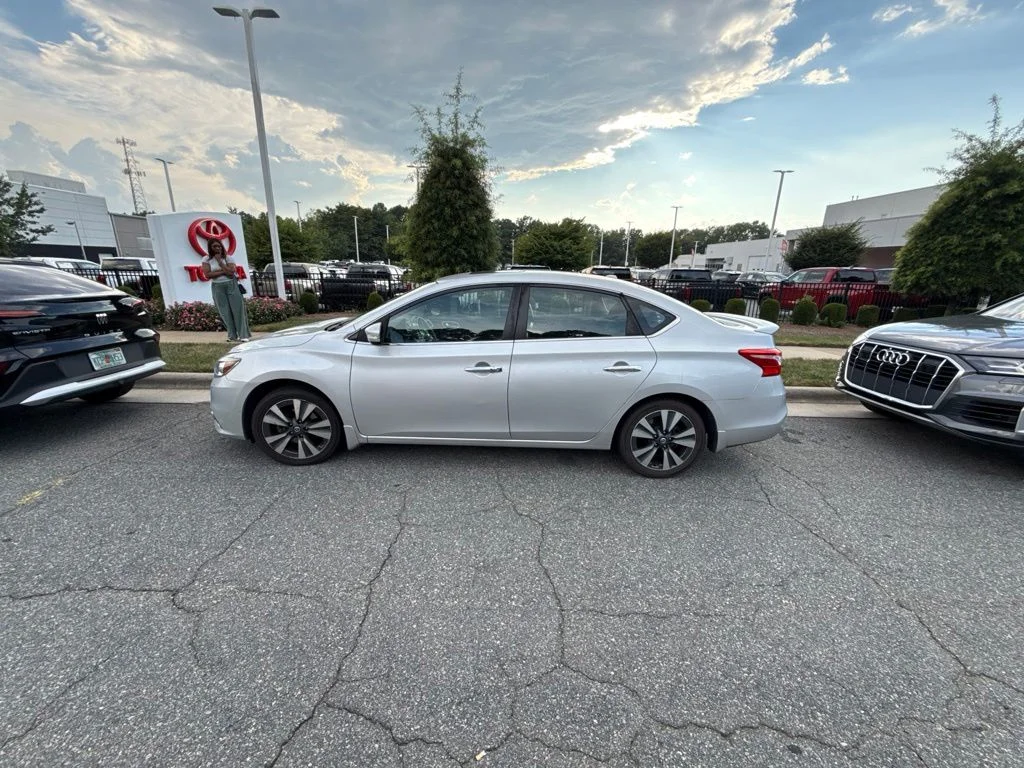 Used 2019 Silver Nissan SL image 7