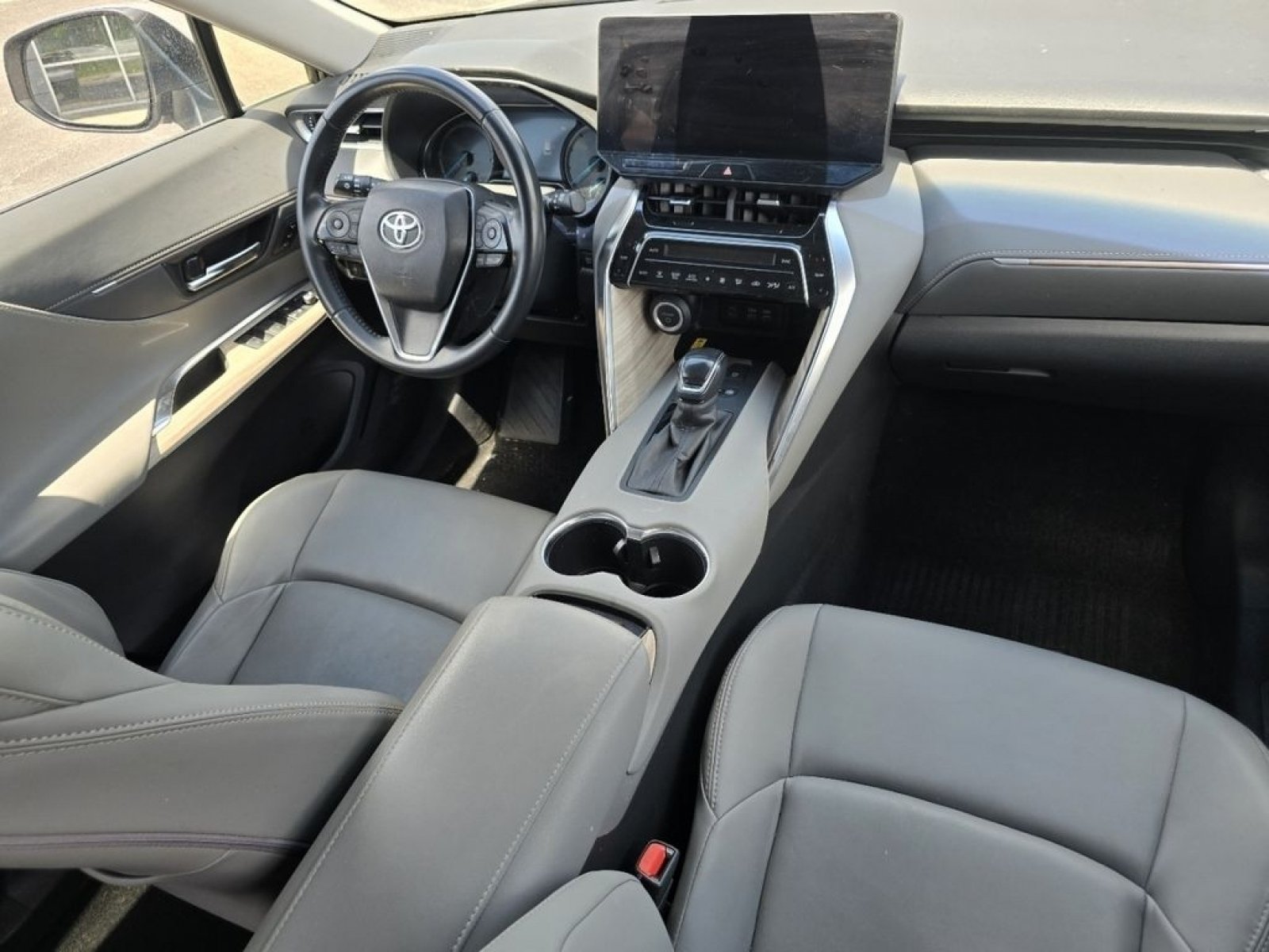 Used 2024 Titanium Toyota XLE image 21