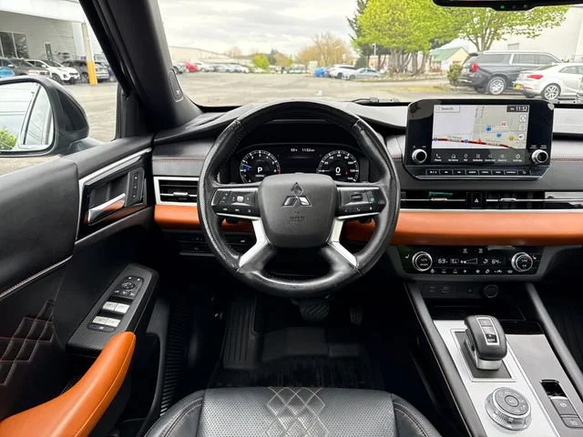 Used 2022  Mitsubishi SEL image 22
