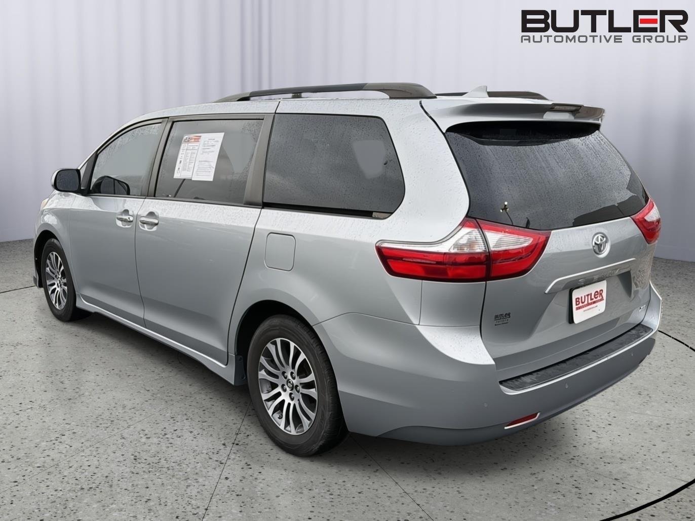 Used 2019 Celestial Silver Metallic Toyota XLE Premium 8-Passenger image 4