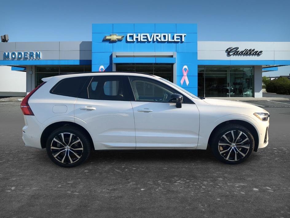 Used 2023 Denim Blue Metallic Volvo Plus Dark Theme image 4
