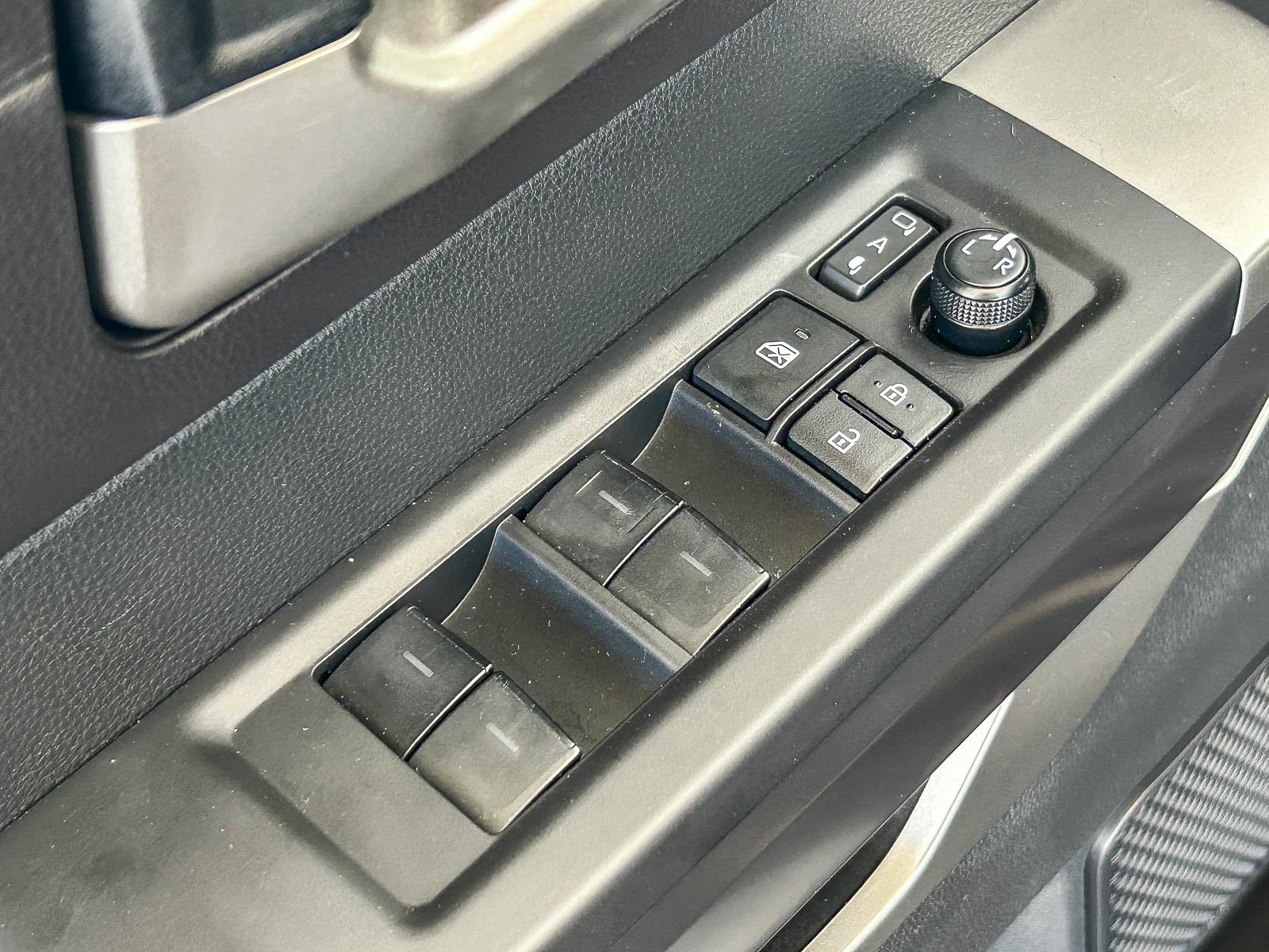 2025 Toyota Sequoia SR5 - Photo 25