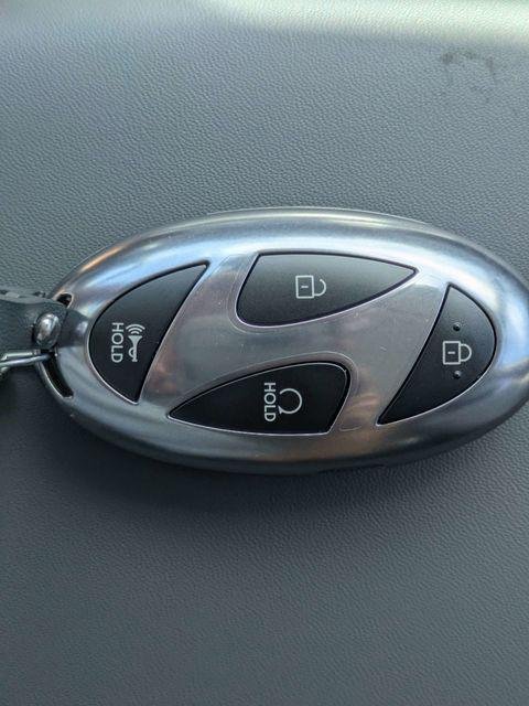 New 2026 White Hyundai SEL FWD image 33