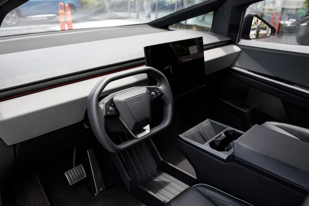 Used 2025 Silver Tesla Base image 29