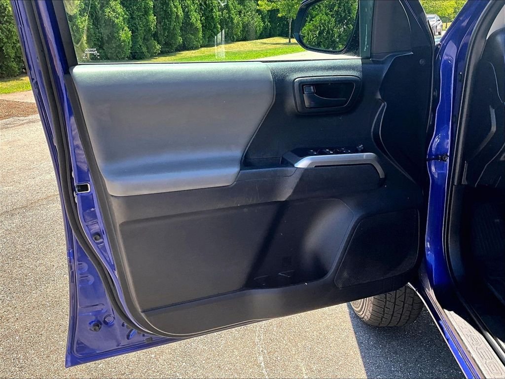 Used 2023 Blue Toyota SR5 image 9