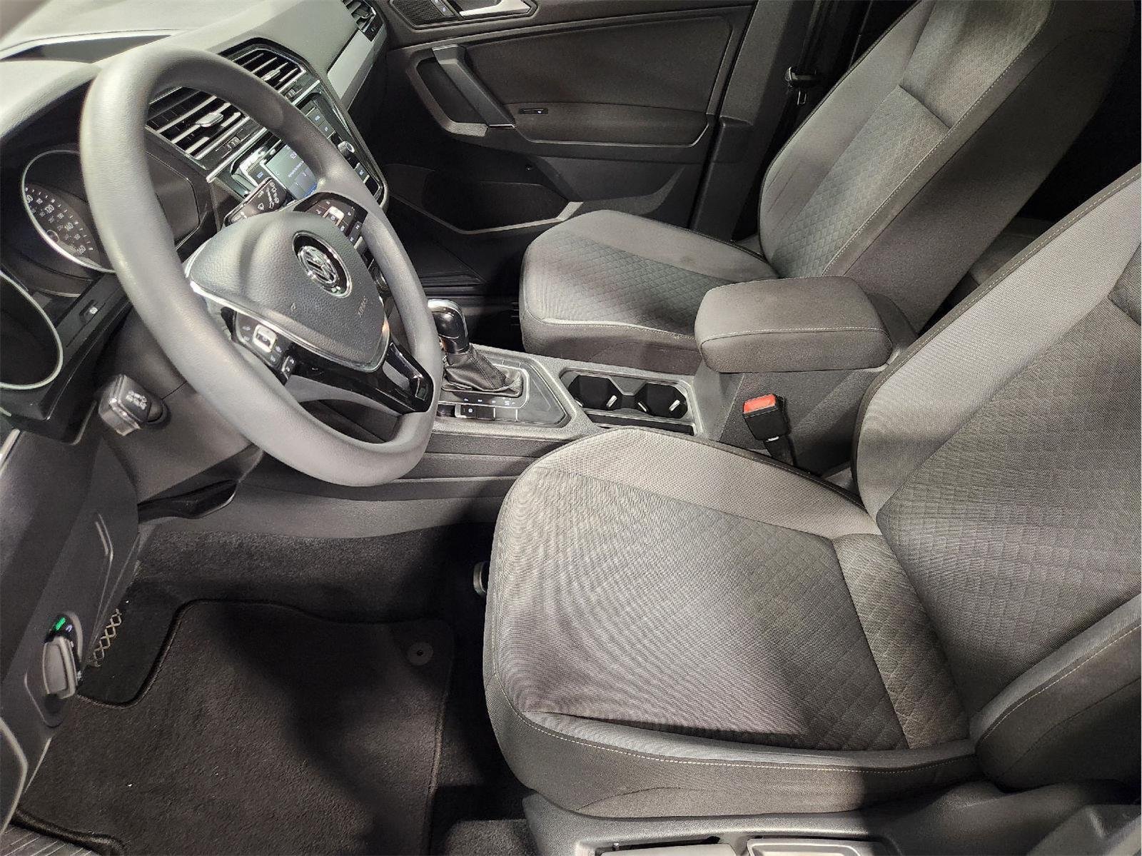 2020 Volkswagen Tiguan photo 12 of 32