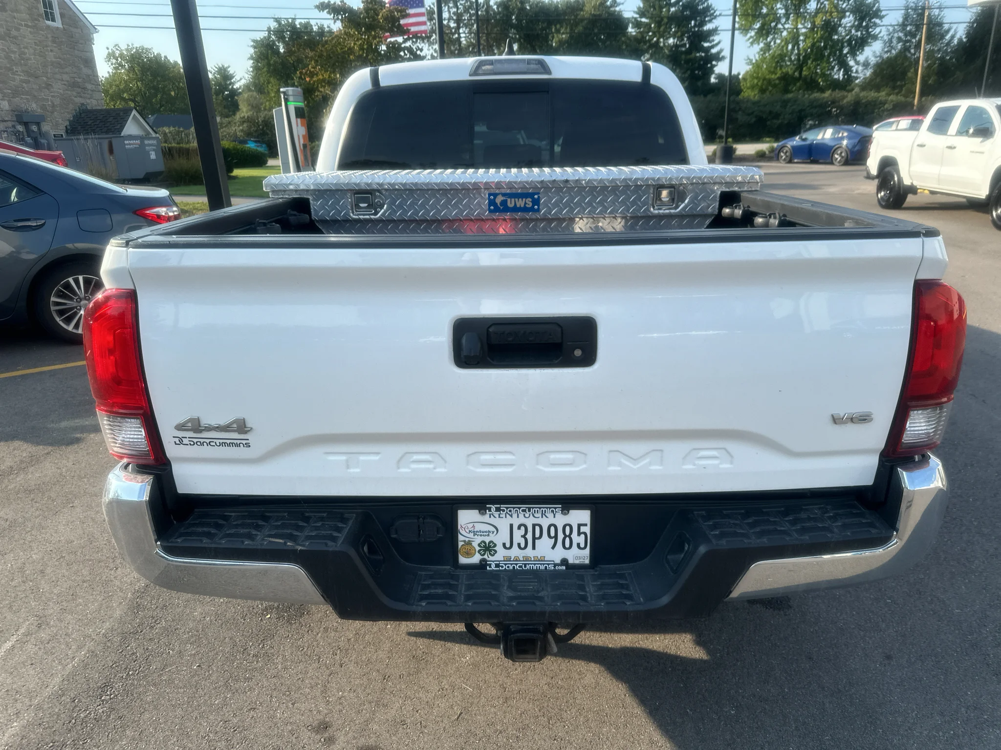 Used 2023 Ice Cap Toyota SR5 image 5