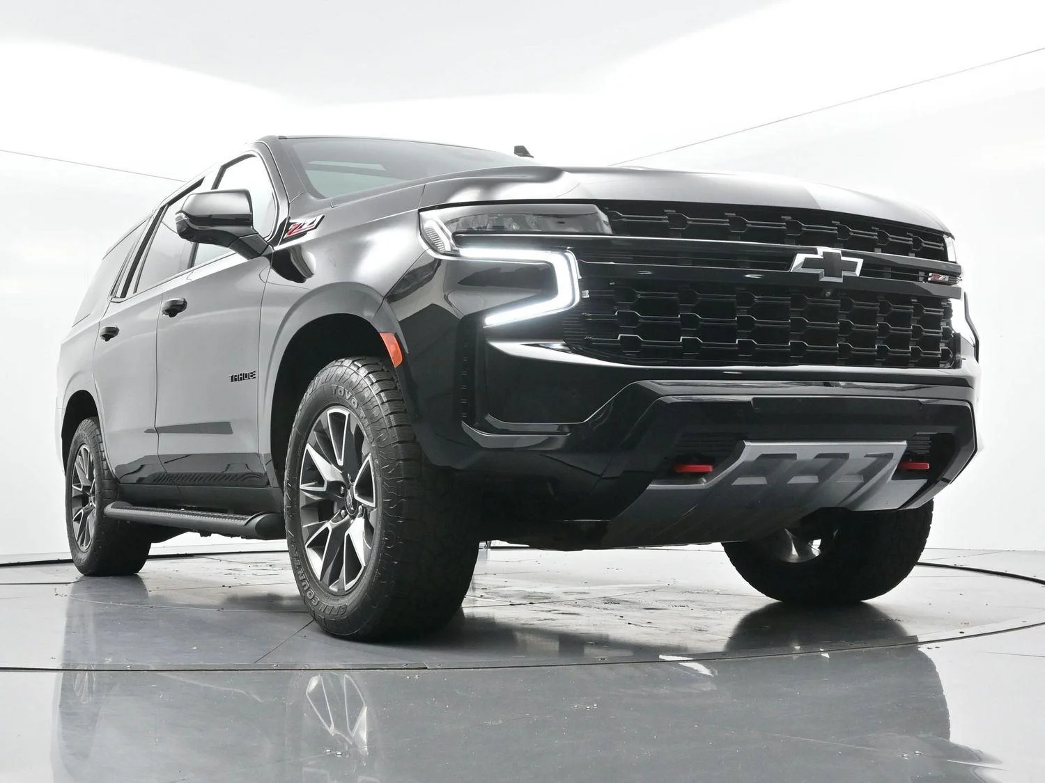 Used 2023 Black Chevrolet Z71 image 45