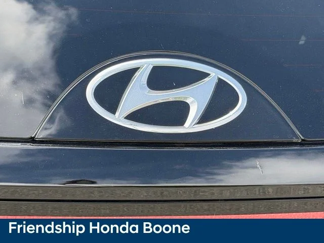 Used 2022 Black Hyundai SEL image 10