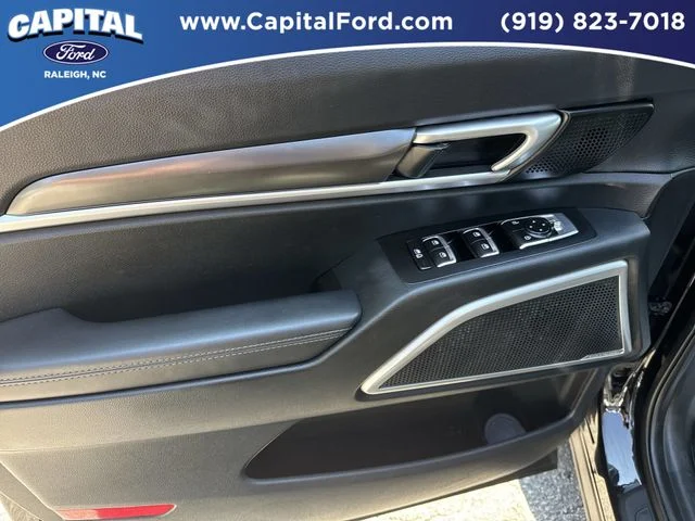 Used 2025 Black Kia S image 20